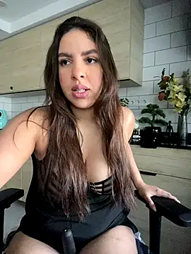 Snapshot of brazilianbbinuk chatting on 11.18.25 brazilianbbinuk online show from 11.18.25