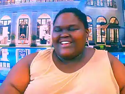 Snapshot of EbonyHotBuns chatting on 05.16.26 EbonyHotBuns online show from 05.16.26