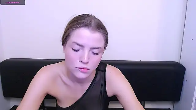 Snapshot of MissOliviaa_ chatting on 12.04.24 MissOliviaa  online show from 12.04.24