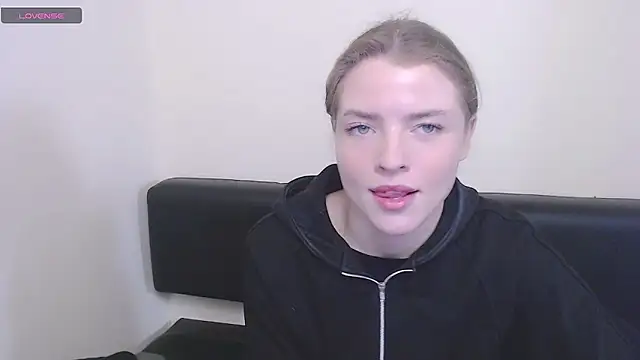 Snapshot of MissOliviaa_ chatting on 12.09.24 MissOliviaa  online show from 12.09.24