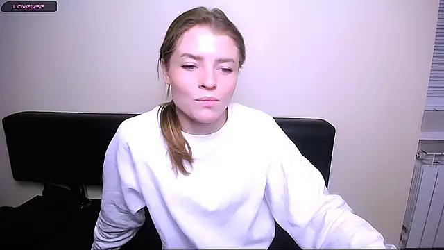 Snapshot of MissOliviaa_ chatting on 12.14.24 MissOliviaa  online show from 12.14.24