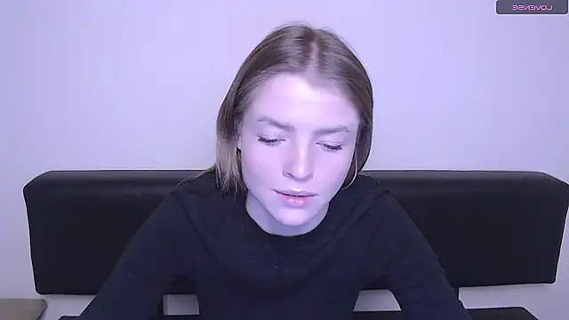 Snapshot of MissOliviaa_ chatting on 12.15.24 MissOliviaa  online show from 12.15.24