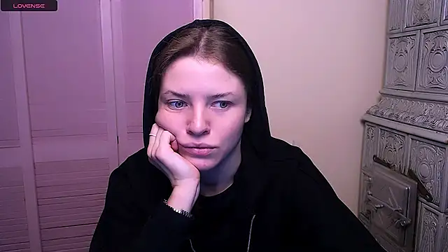 Snapshot of MissOliviaa_ chatting on 12.21.24 MissOliviaa  online show from 12.21.24