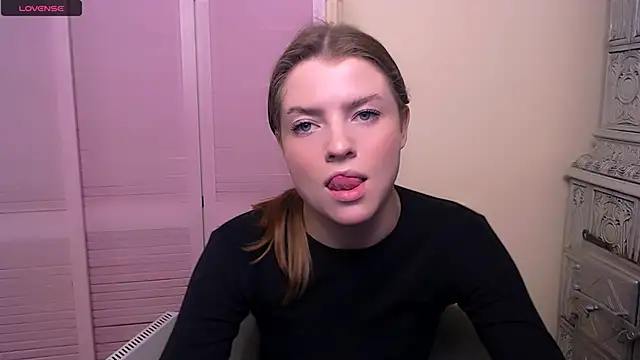 Snapshot of MissOliviaa_ chatting on 12.22.24 MissOliviaa  online show from 12.22.24