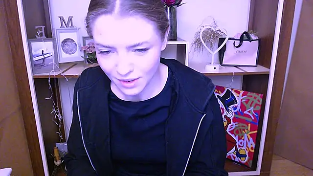 Snapshot of MissOliviaa_ chatting on 12.24.24 MissOliviaa  online show from 12.24.24