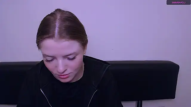 Snapshot of MissOliviaa_ chatting on 12.27.24 MissOliviaa  online show from 12.27.24