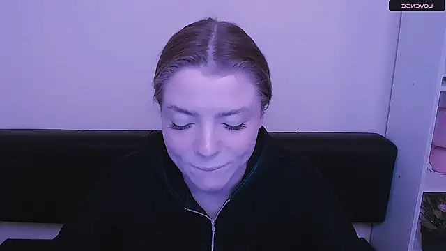 Snapshot of MissOliviaa_ chatting on 12.30.24 MissOliviaa  online show from 12.30.24