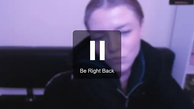 Snapshot of MissOliviaa_ chatting on 12.30.24 MissOliviaa  online show from 12.30.24