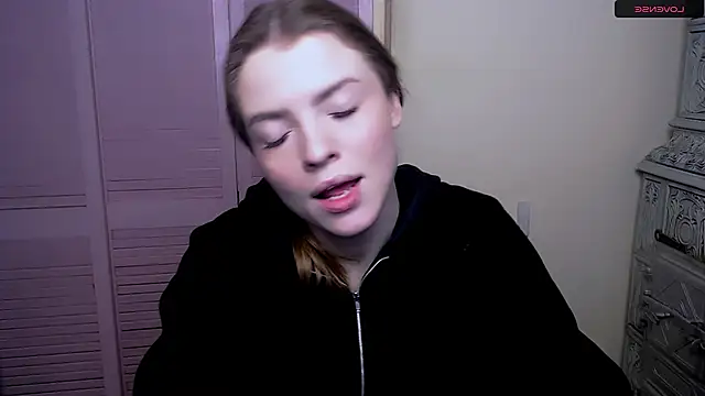 Snapshot of MissOliviaa_ chatting on 01.05.25 MissOliviaa  online show from 01.05.25