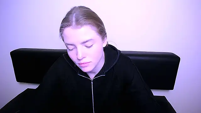 Snapshot of MissOliviaa_ chatting on 01.31.25 MissOliviaa  online show from 01.31.25