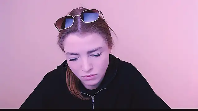 Snapshot of MissOliviaa_ chatting on 02.10.25 MissOliviaa  online show from 02.10.25