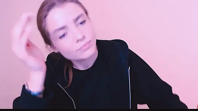 Snapshot of MissOliviaa_ chatting on 02.10.25 MissOliviaa  online show from 02.10.25