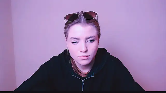 Snapshot of MissOliviaa_ chatting on 02.10.25 MissOliviaa  online show from 02.10.25