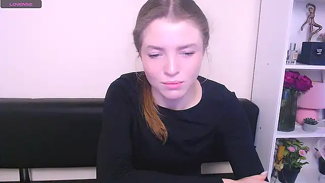 Snapshot of MissOliviaa_ chatting on 02.14.25 MissOliviaa  online show from 02.14.25