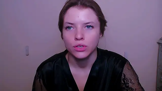 Snapshot of MissOliviaa_ chatting on 02.15.25 MissOliviaa  online show from 02.15.25