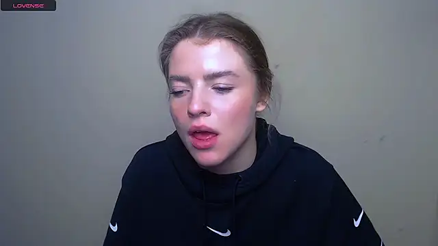 Snapshot of MissOliviaa_ chatting on 02.26.25 MissOliviaa  online show from 02.26.25