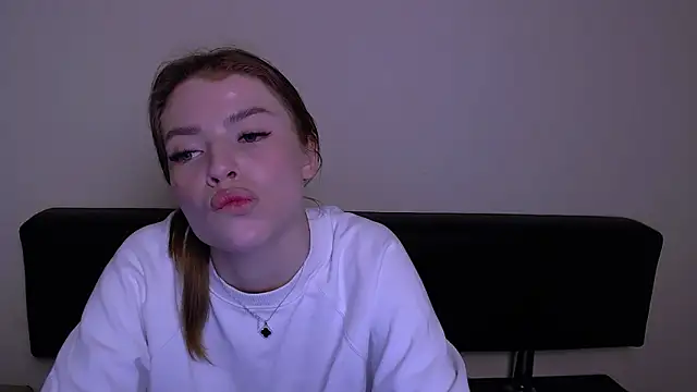 Snapshot of MissOliviaa_ chatting on 03.05.25 MissOliviaa  online show from 03.05.25