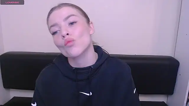 Snapshot of MissOliviaa_ chatting on 03.07.25 MissOliviaa  online show from 03.07.25