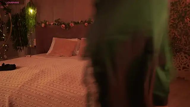 Snapshot of Smiley_Mia chatting on 09.20.25 Smiley Mia online show from 09.20.25