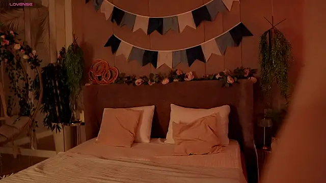 Snapshot of Smiley_Mia chatting on 10.05.25 Smiley Mia online show from 10.05.25