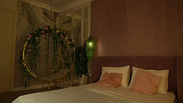 Smiley Mia online show from 11.06.25