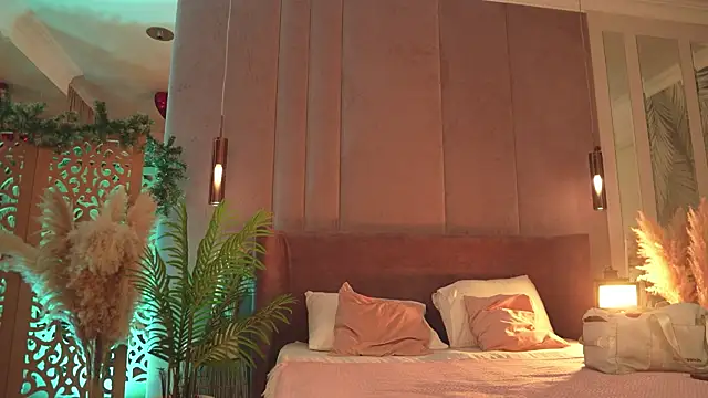 Smiley Mia online show from 03.14.26