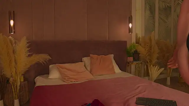 Smiley Mia online show from 05.18.26