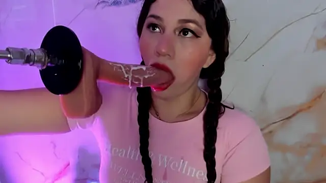 hade cute online show from 12.04.25