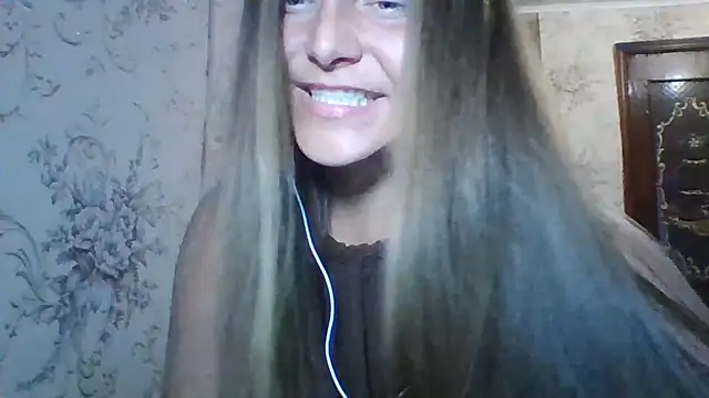 Snapshot of Evasapples chatting on 07.18.26 Evasapples online show from 07.18.26
