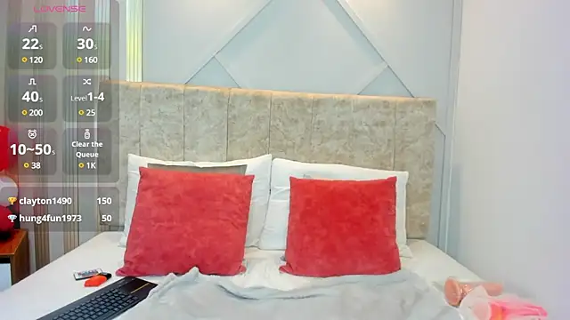 Tayra Pradit online show from 02.19.25