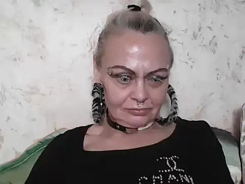 Snapshot of Gardener_of_Illusions chatting on 05.12.26 Gardener of Illusions online show from 05.12.26