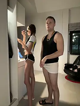 Snapshot of dreamgirls100 chatting on 01.05.25 dreamgirls100 online show from 01.05.25