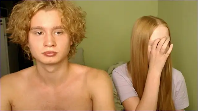 Snapshot of AliceStoneJhonyStone chatting on 09.15.25 AliceStoneJhonyStone online show from 09.15.25