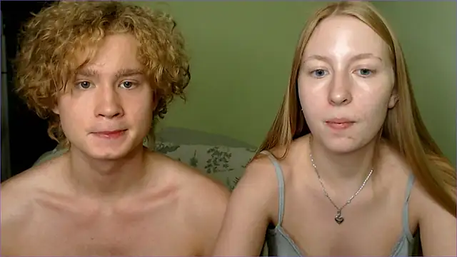 Snapshot of AliceStoneJhonyStone chatting on 09.28.25 AliceStoneJhonyStone online show from 09.28.25