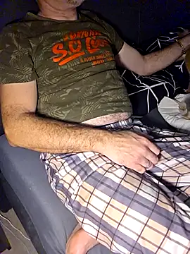 Snapshot of Crosss-23cm chatting on 12.17.25 Crosss-23cm online show from 12.17.25