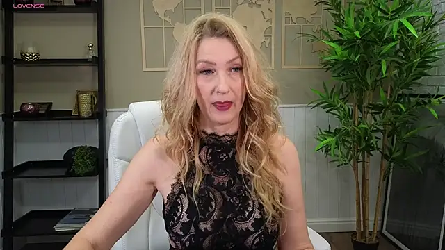 Snapshot of LadyLeea chatting on 01.22.25 LadyLeea online show from 01.22.25