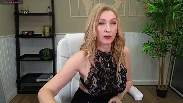 Snapshot of LadyLeea chatting on 01.22.25 LadyLeea online show from 01.22.25