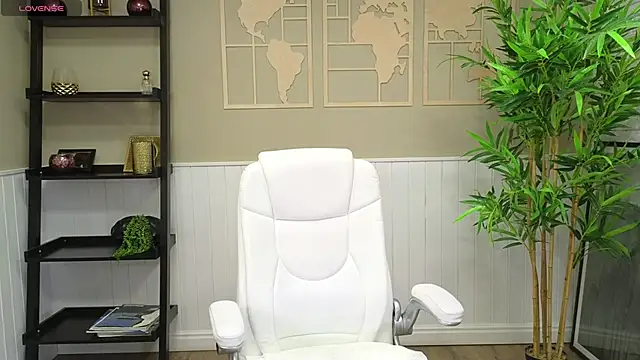 Snapshot of LadyLeea chatting on 01.25.25 LadyLeea online show from 01.25.25