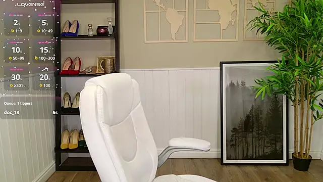 Snapshot of LadyLeea chatting on 09.13.25 LadyLeea online show from 09.13.25