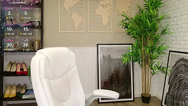 Snapshot of LadyLeea chatting on 09.25.25 LadyLeea online show from 09.25.25