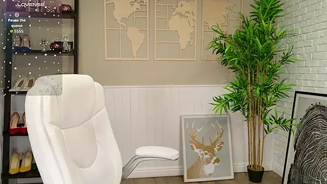 Snapshot of LadyLeea chatting on 10.02.25 LadyLeea online show from 10.02.25