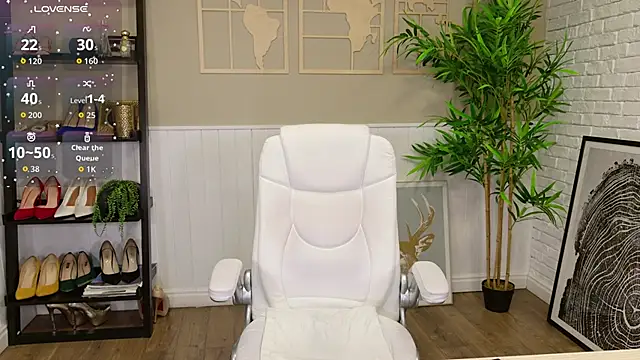 Snapshot of LadyLeea chatting on 11.27.25 LadyLeea online show from 11.27.25