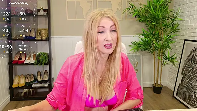 Snapshot of LadyLeea chatting on 12.05.25 LadyLeea online show from 12.05.25