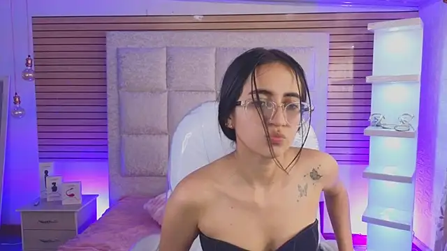 Mia Fischer online show from 04.20.26