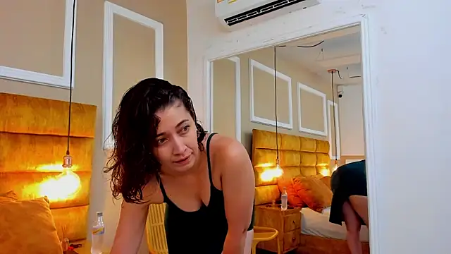 Snapshot of adarussell chatting on 01.28.25 adarussell online show from 01.28.25