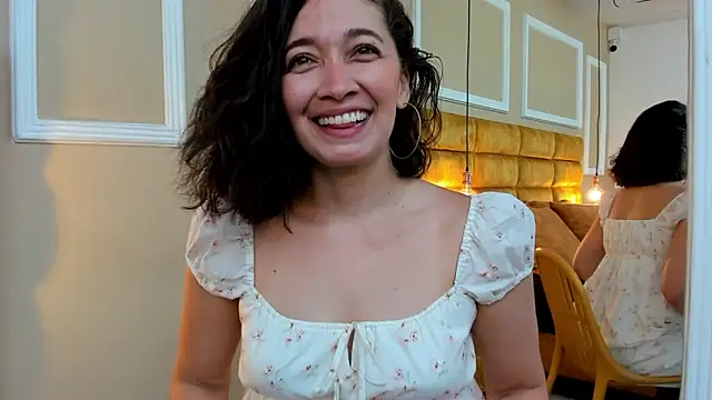 Snapshot of adarussell chatting on 02.09.25 adarussell online show from 02.09.25