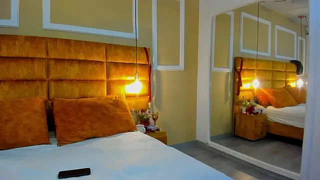 Snapshot of adarussell chatting on 12.01.25 adarussell online show from 12.01.25