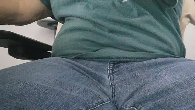 Snapshot of Leo_Sanders chatting on 02.25.26 Leo Sanders online show from 02.25.26