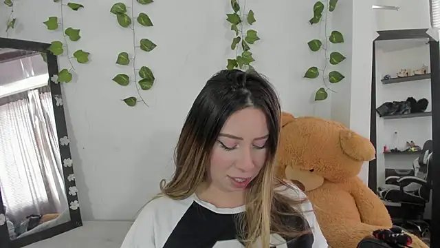 JanneKim online show from 10.16.25