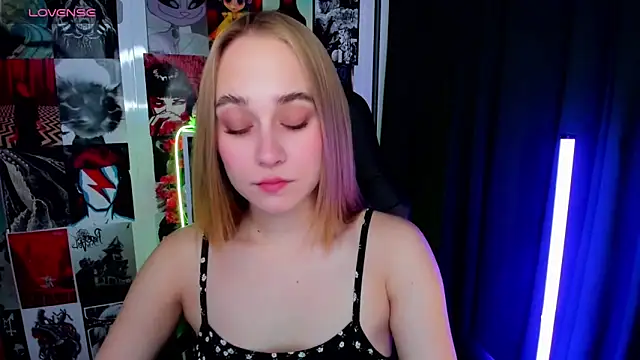 LianaBright online show from 10.17.25